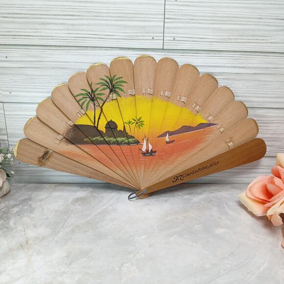 Vtg Hand Painted Wood Folding Fan Milwaukee WI Souvenir Boho Retro Austria Made - Picture 1 of 11